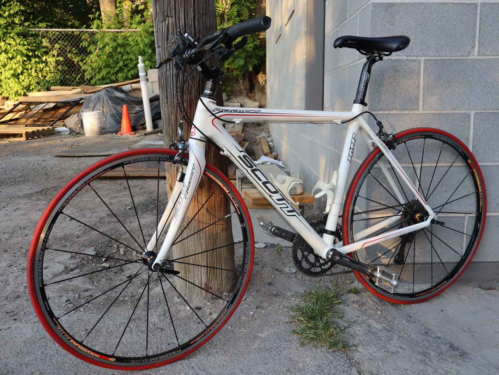 Scott Addict R4 - full carbon - flat bar road bike / hybrid - 52cm - ultra-light