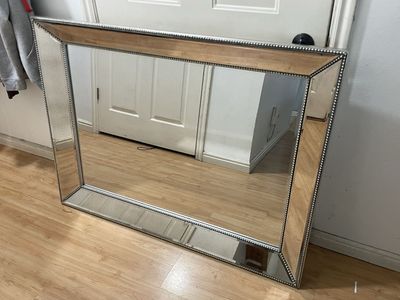 Beautiful mirror (4’ x 3’)