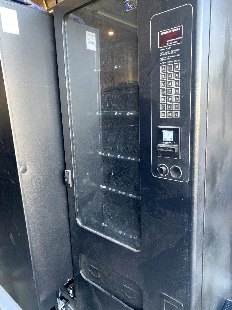 FSI Model 3130 Glass Front Snack and Beverage Vending Machine