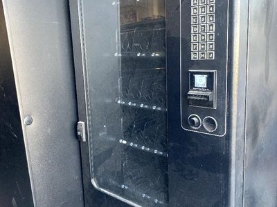 FSI Model 3130 Glass Front Snack and Beverage Vending Machine