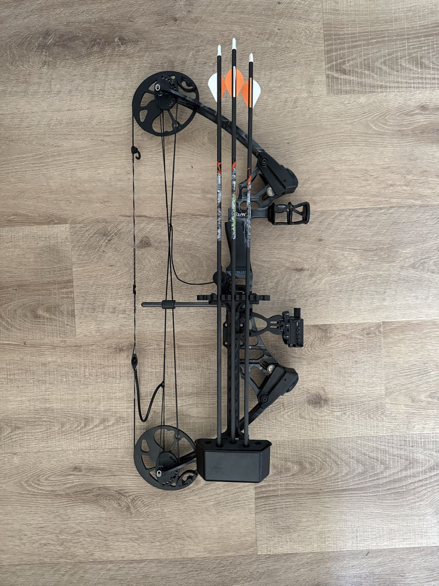 Mission Craze II by Mathew Adjustable Left Hand Compound Bow 