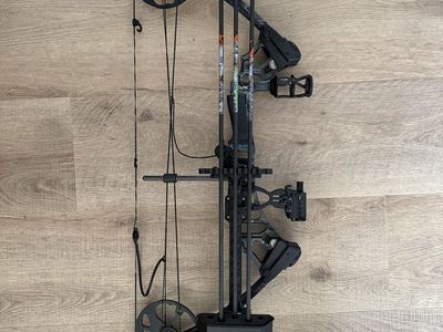 Mission Craze II by Mathew Adjustable Left Hand Compound Bow
