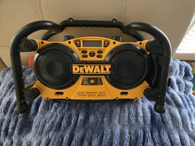 DEWALT JOBSITE RADIO CHARGER DCR011