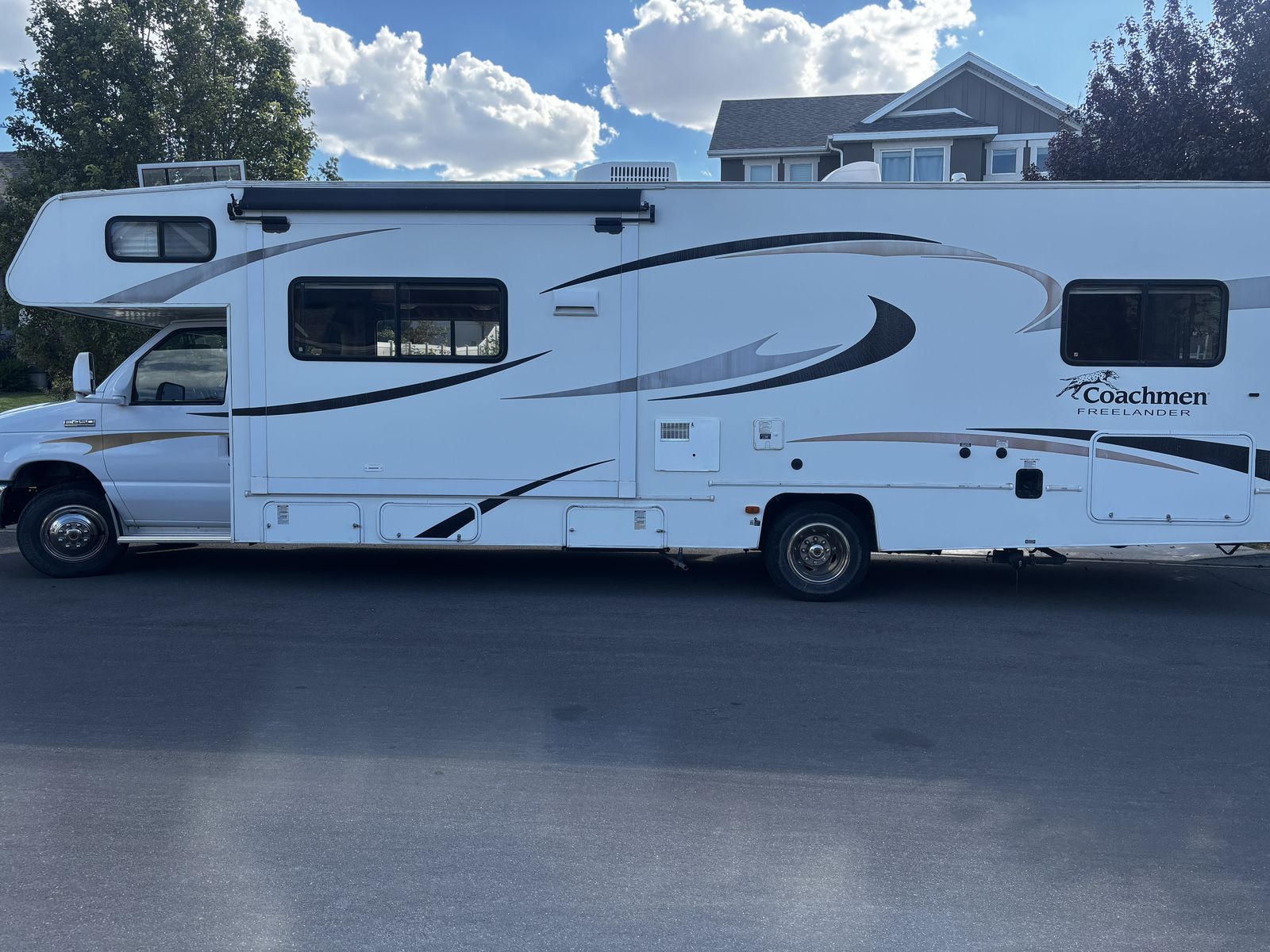 2013 Coachmen Freelander Bunkhouse Class C on Ford E450 – Low Miles, Turn-Key Family Adventure Rig!