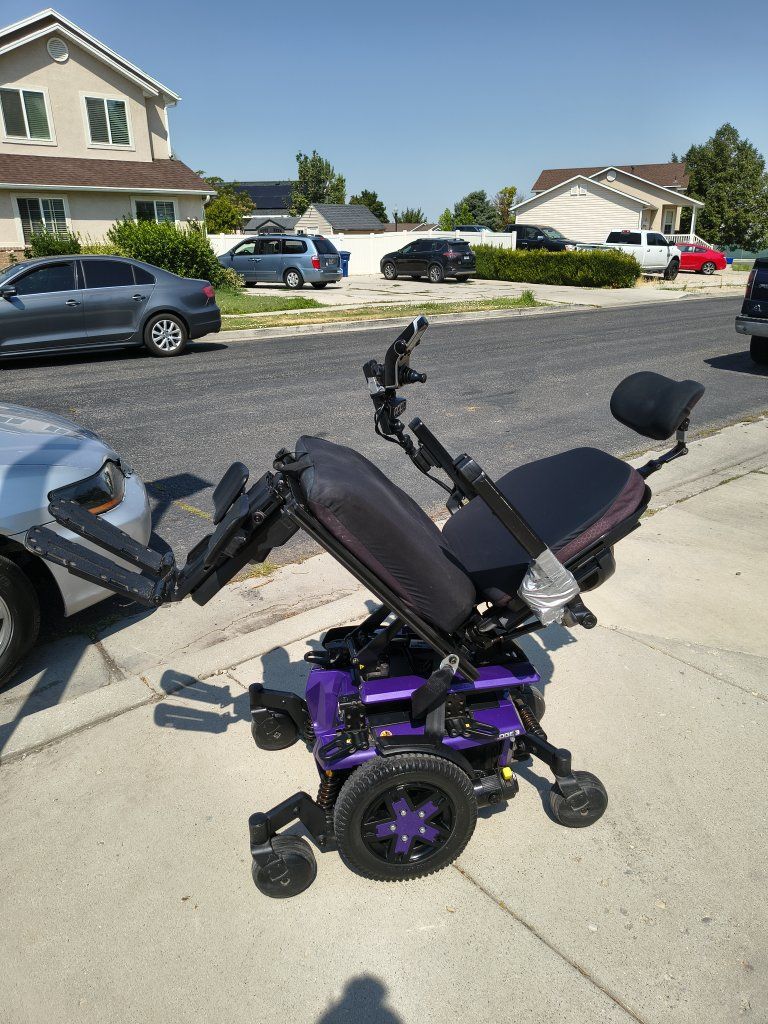 Quantum Q6 Edge 3 Power Wheelchair with Digital Joystick & Power Recline