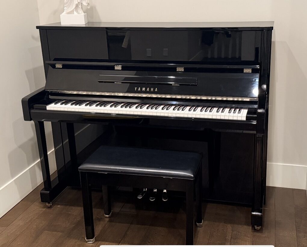 Yamaha B3 Upright Piano - Excellent Condition