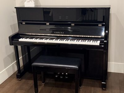 Yamaha B3 Upright Piano - Excellent Condition
