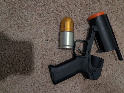 Grenade Launcher Airsoft Gun - Black with Gold Grenade