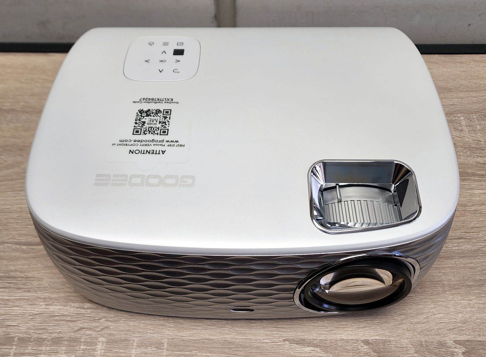 GOODEE 1080P HD Projector with Ceiling Mount