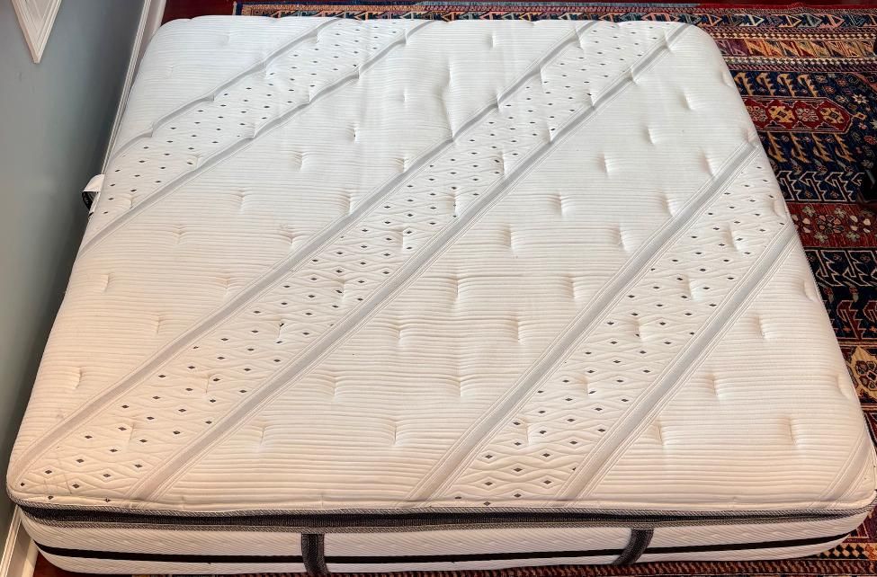 King Beautyrest Black Mattress, Boxspring, Frame