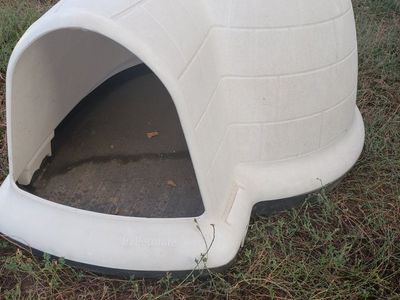 Petmate Indigo Dog House Igloo Style Heavy Duty Plastic Shelter
