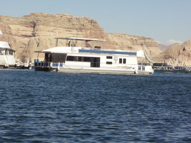 HOUSEBOAT...69 x 16 ft... Solar Power