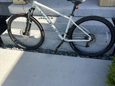 2023 Specialized Rockhopper Sport (L)