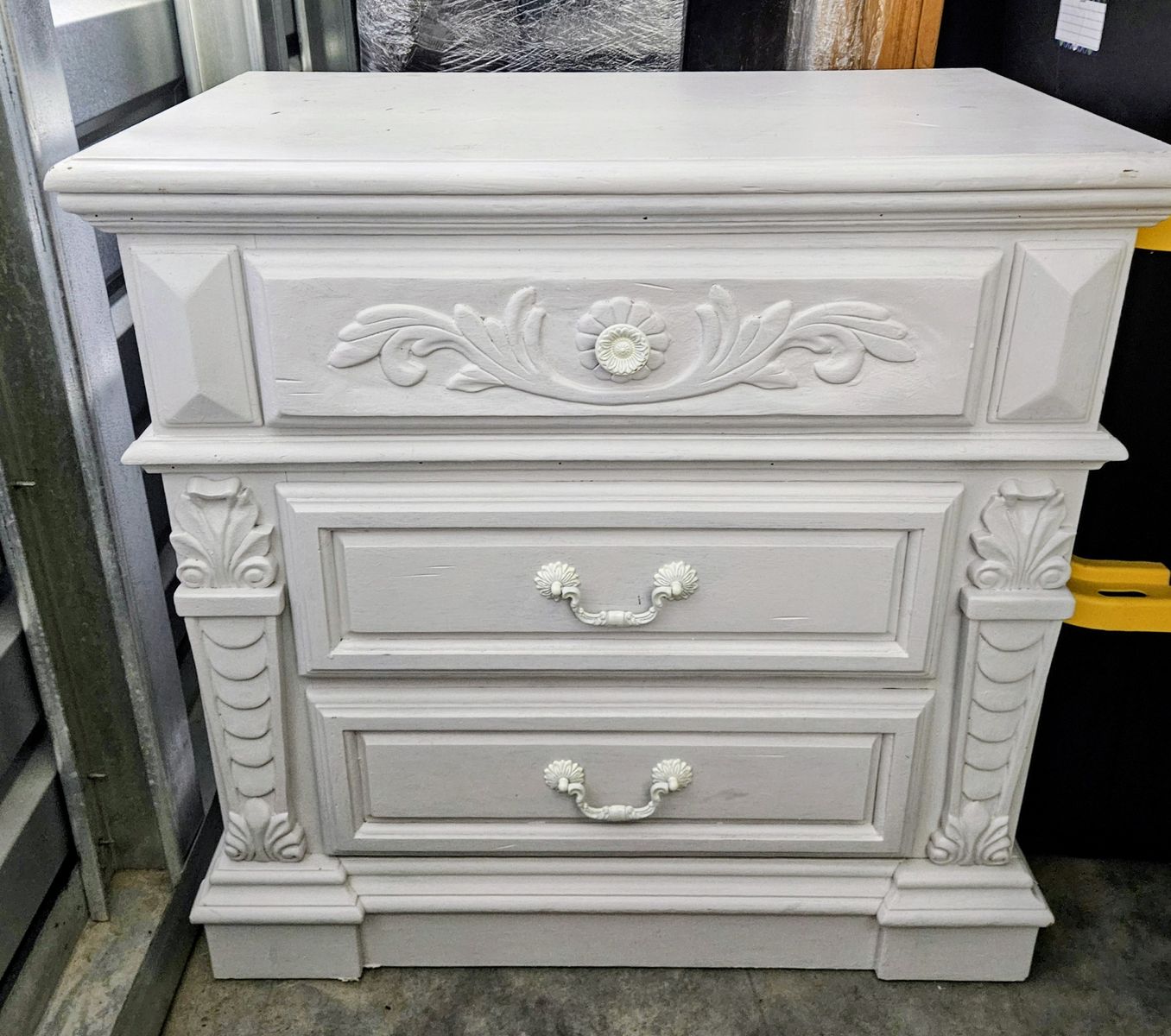 White "shabby chic" 3-drawer nightstand / cabinet