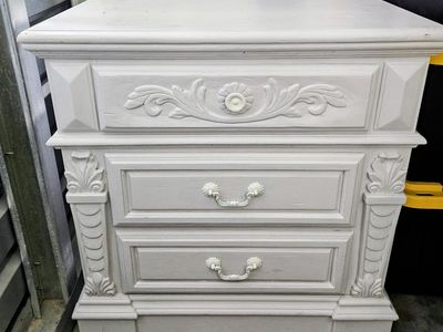 White "shabby chic" 3-drawer nightstand / cabinet