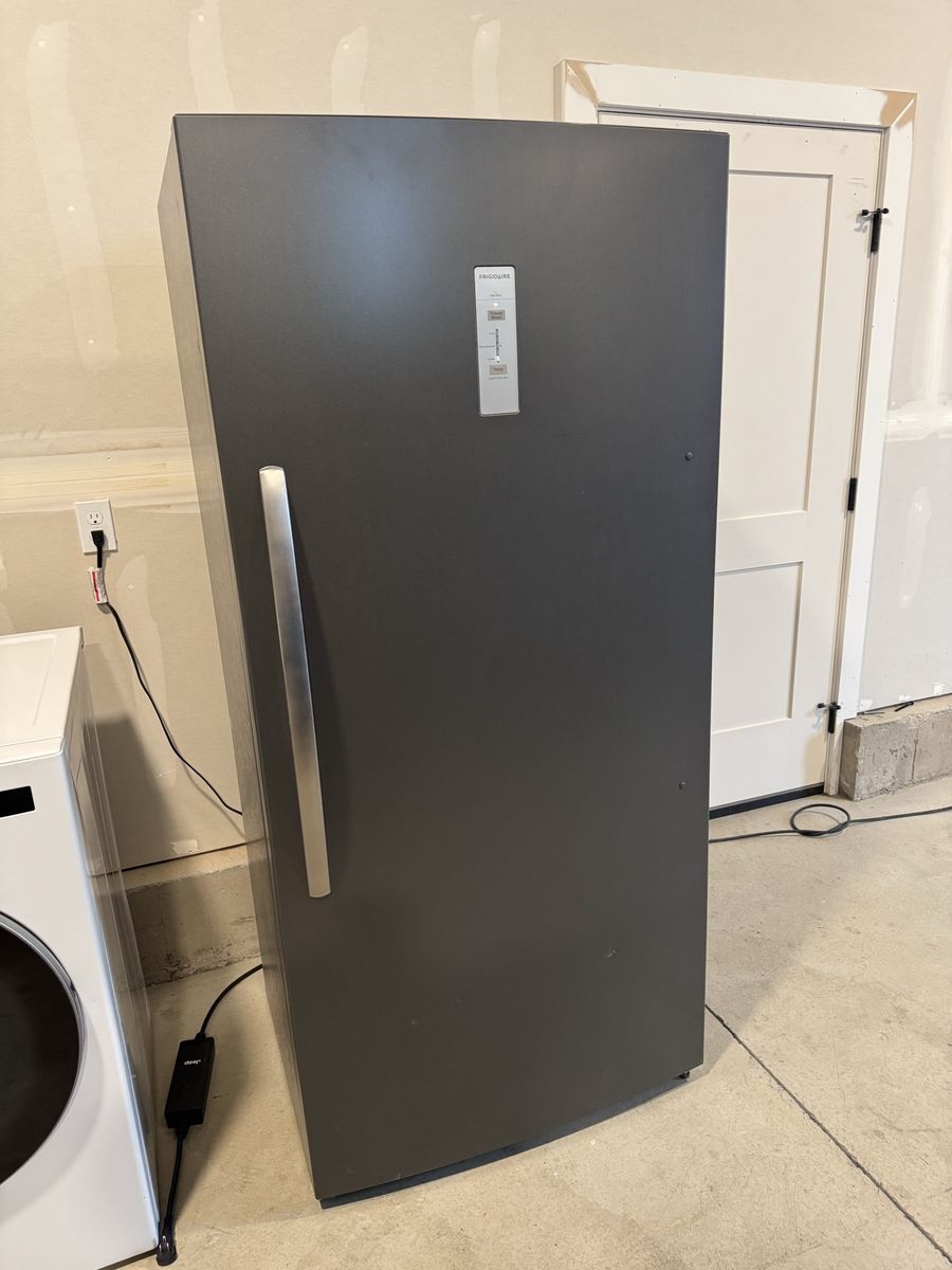 New Scratch And Dent 20 Cuft Upright Freezer