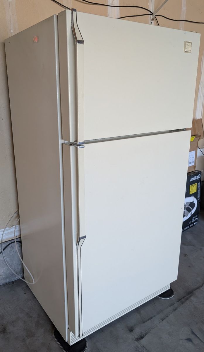 Heavy-Duty Garage Refrigerator—Large Capacity, works great