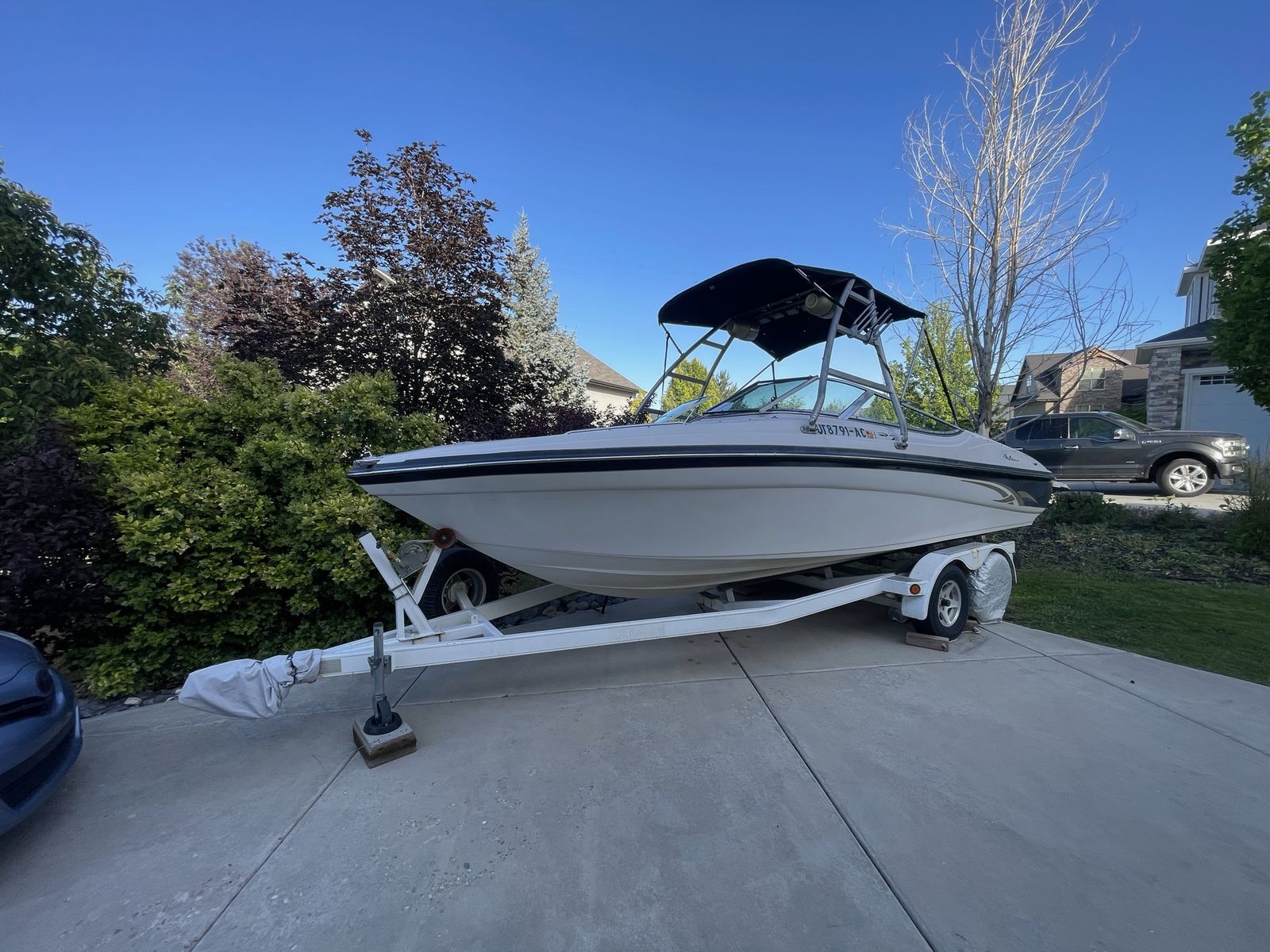 23 Ft Milan boat New upholstery