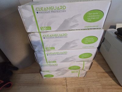 CLEANGUARD Maximum Protection Non-Sterile Ambidextrous Disposable Gloves - 10 Boxes (100 ct each) blue