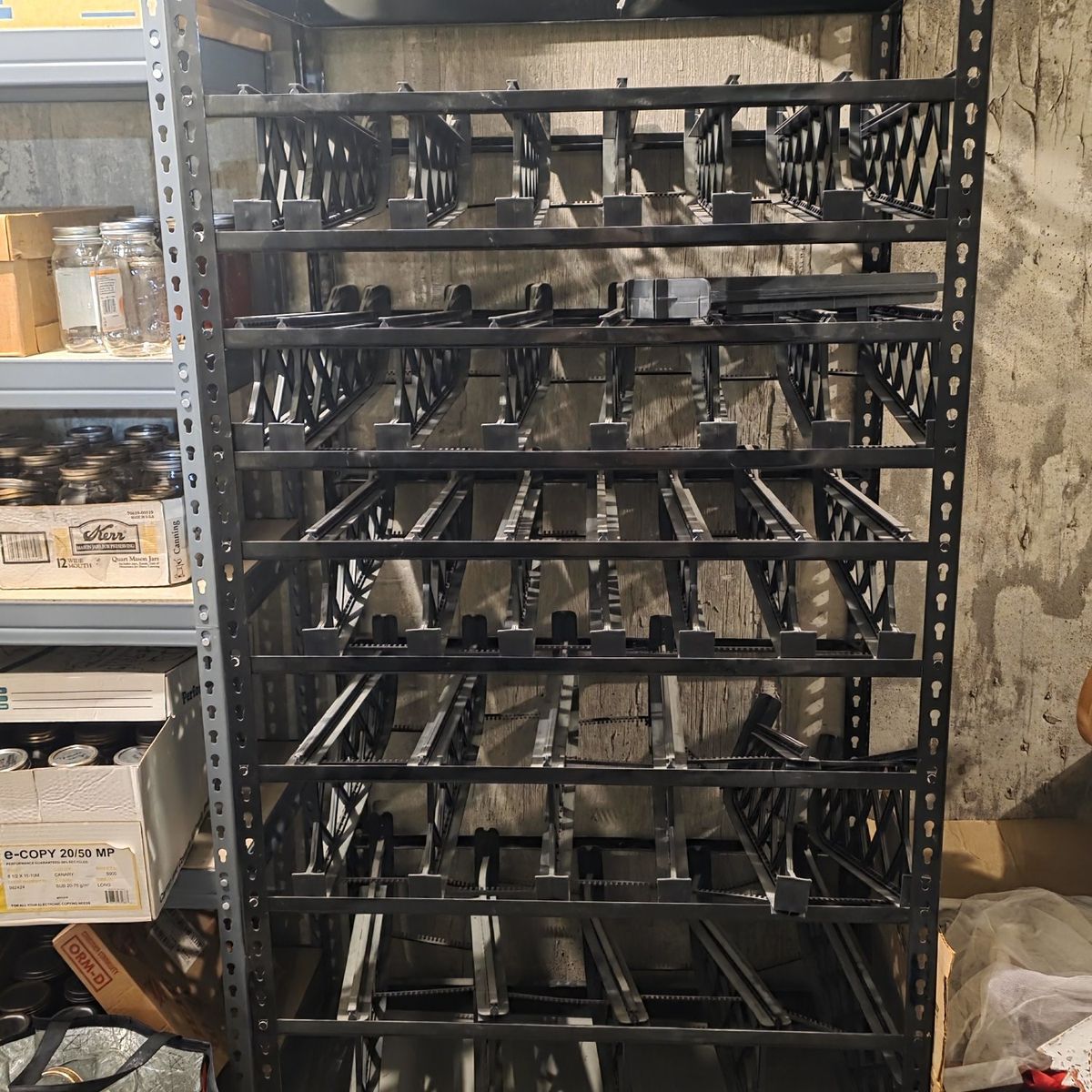Meatal rolling can food storage rack