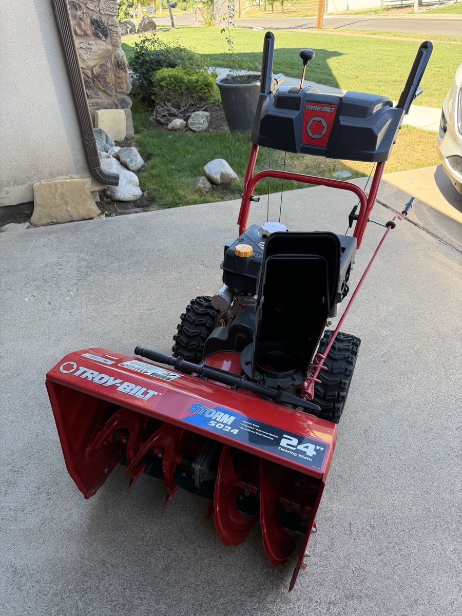 Troy-Bilt Storm 5024 24-Inch Gas Snow Blower - Used Good