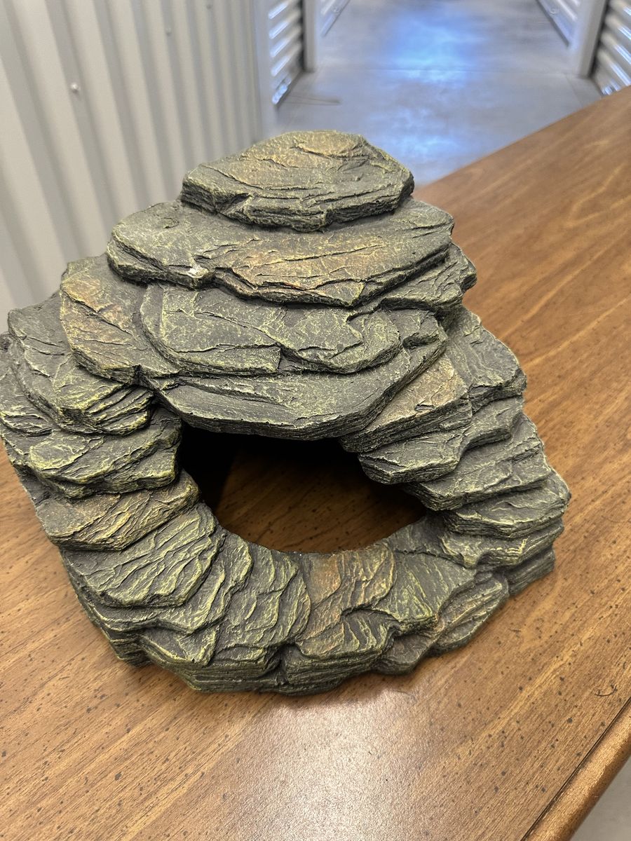 Thrive Desert Reptile Corner Hide