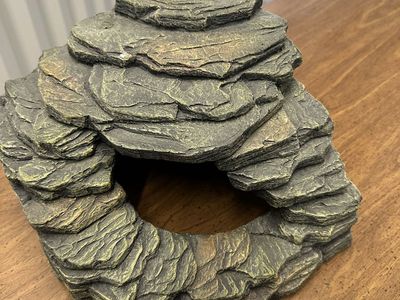 Thrive Desert Reptile Corner Hide