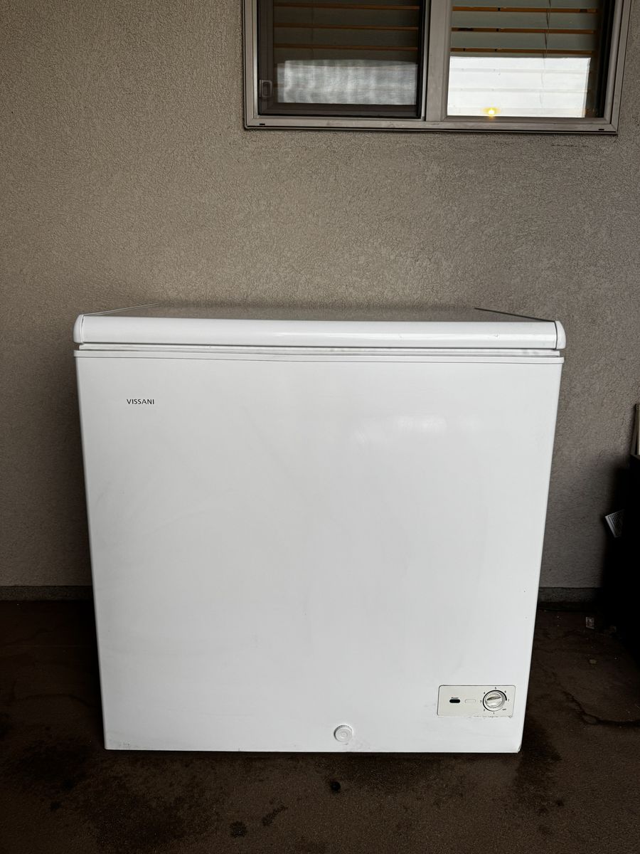 CHEST FREEZER