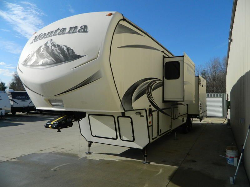 Luxury Keystone Montana 3910FB Fifth Wheel – Bath & 1/2 – New Tires and Wheels
