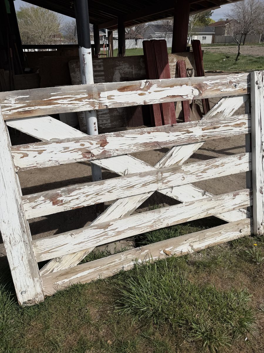 2 Farm Gate White Wood