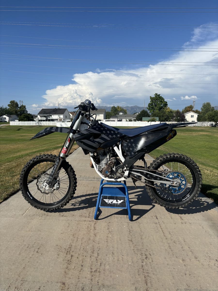 Husqvarna fc350 Dirt Bike - Great Condition, Ready to Ride