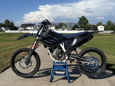Husqvarna fc350 Dirt Bike - Great Condition, Ready to Ride