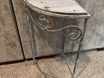 Corner tables