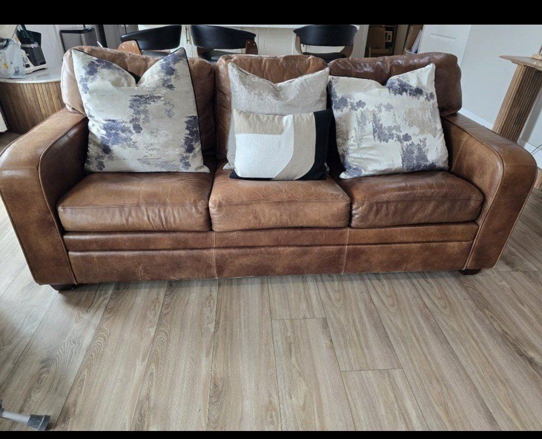 LEATHER COUCH WITH QUEEN PULL-OUT BED