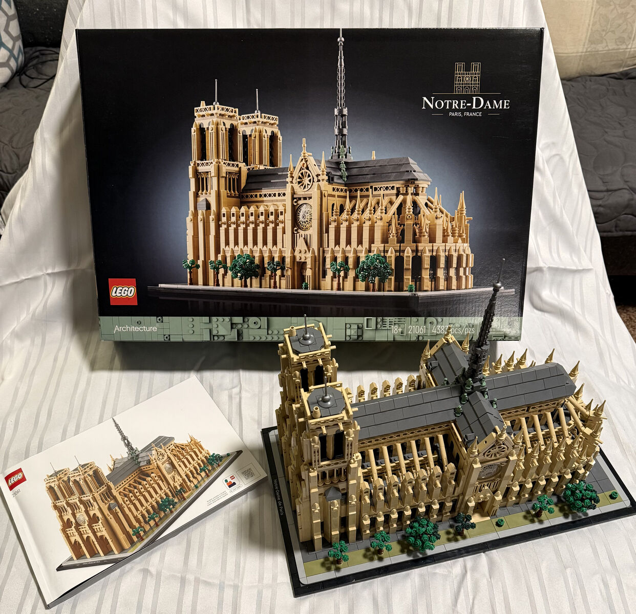 LEGO Architecture - Notre-Dame de Paris Building (# 21061)