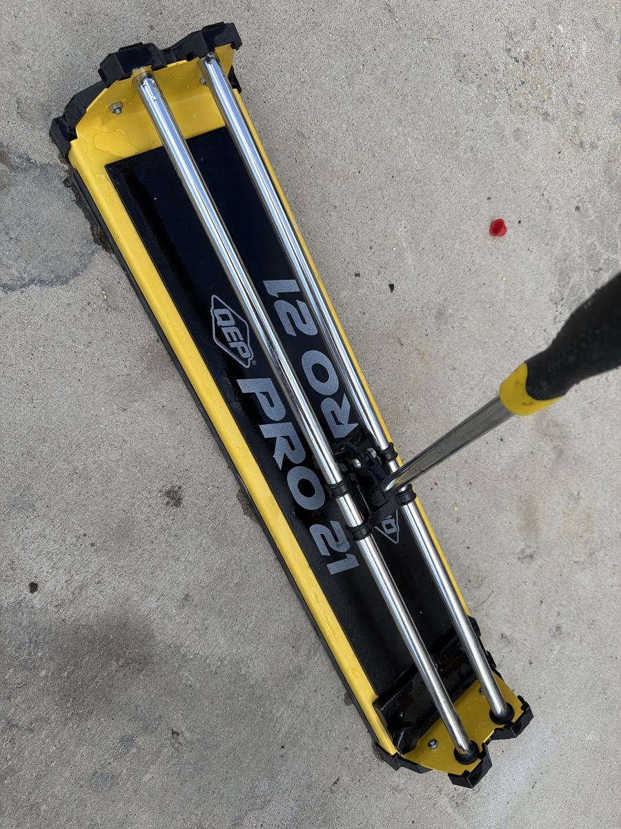 Tile cutter