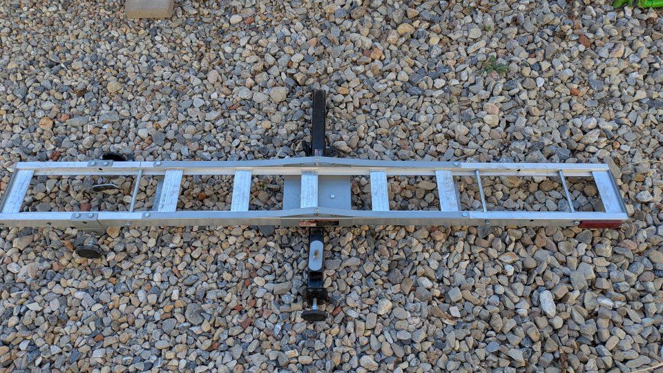 Moto dirt bike hitch carrier