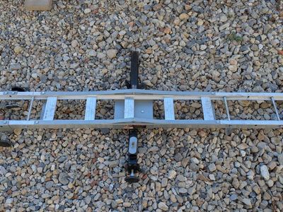 Moto dirt bike hitch carrier
