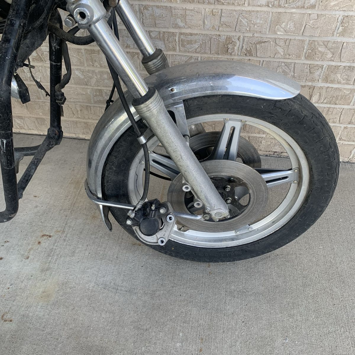 GL1000 front wheel / forks 