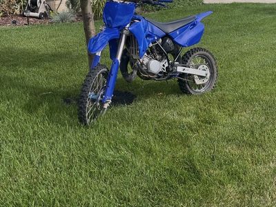 yz85 09 title in hand