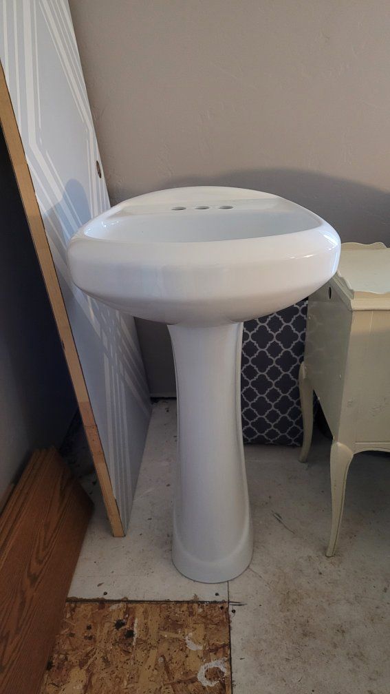 Gerber Maxwell 4" Centers Standard Pedestal Bathroom Sink White