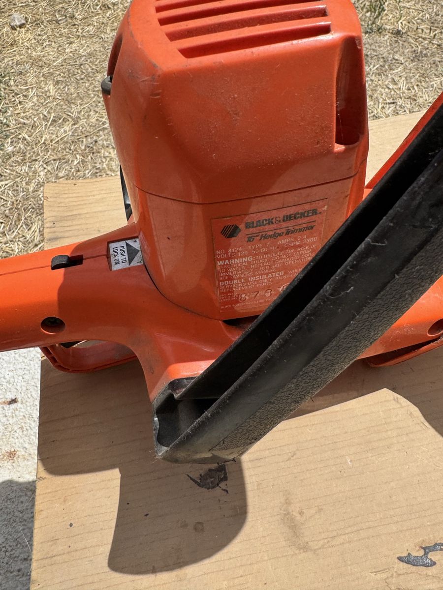 Black & Decker 16-Inch Electric Hedge Trimmer Model 8124 Type 7