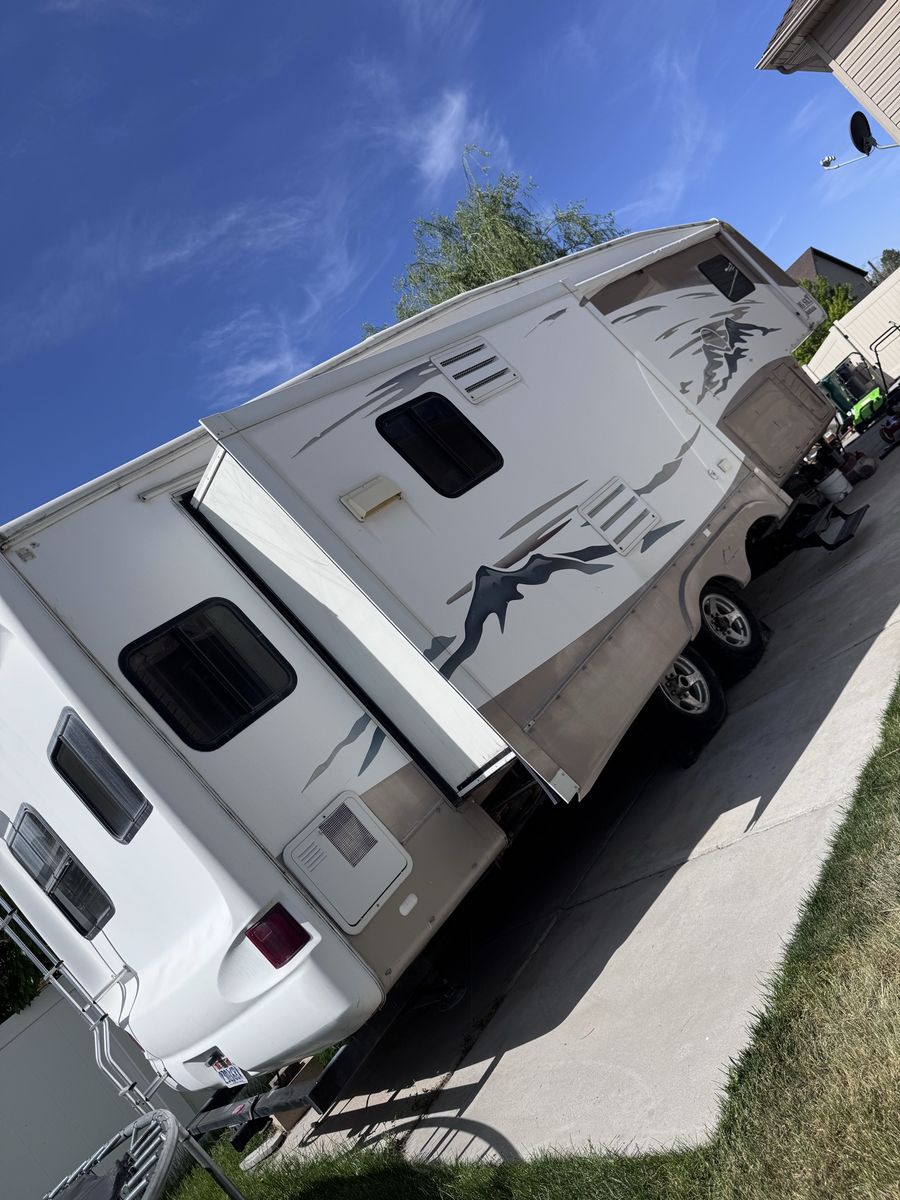 2003 Keystone Montana Big Sky 5th Wheel