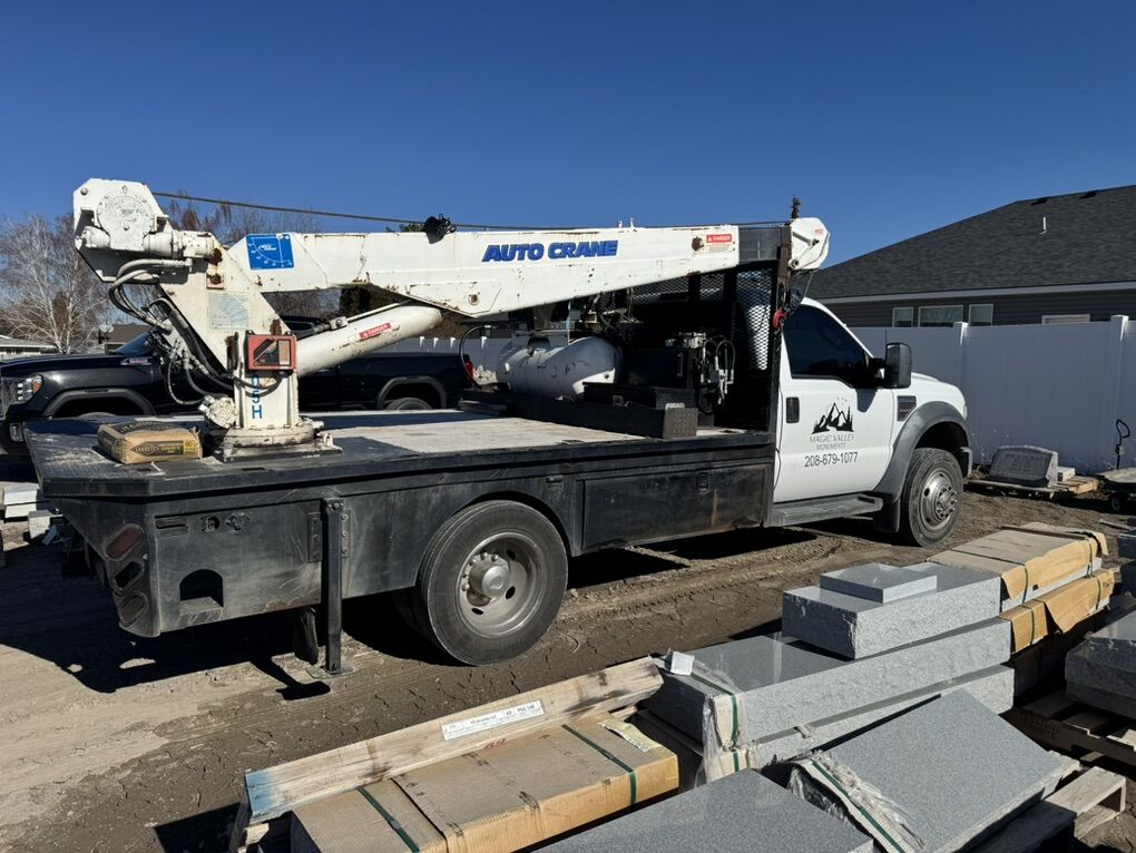 2008 F550-Auto Crane