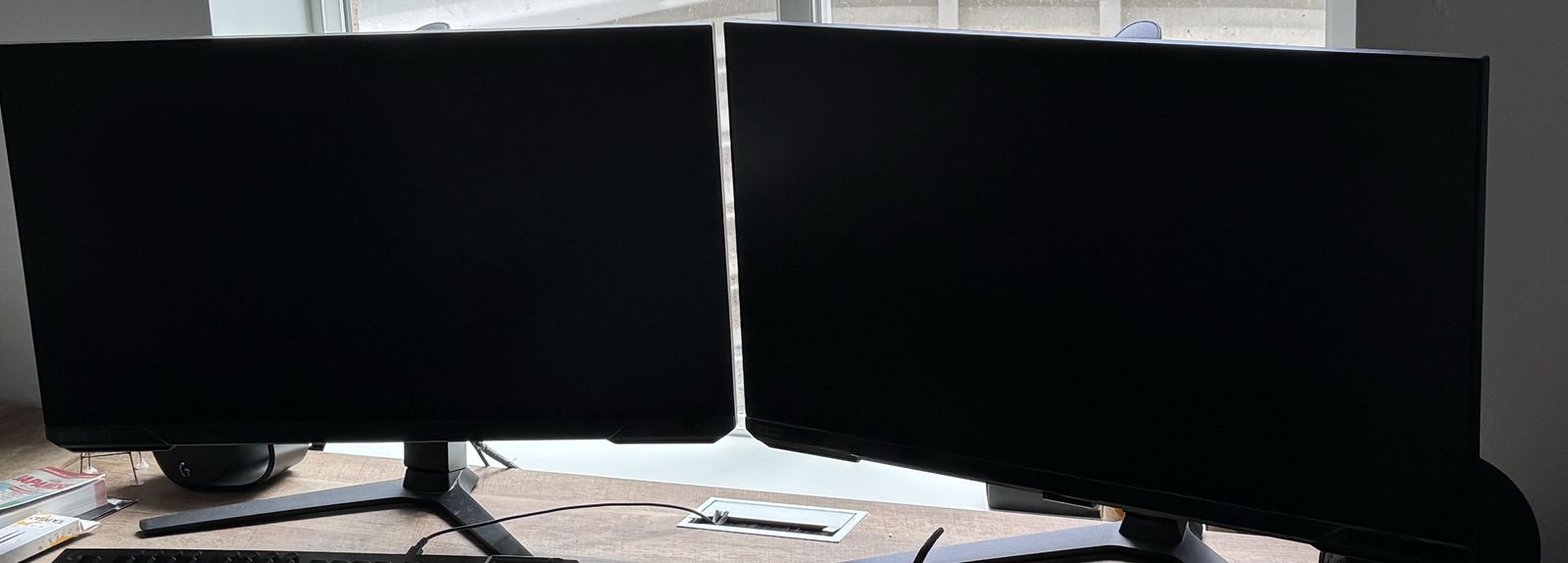 2x Samsung Odyssey G7 28" Monitor 