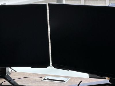 2x Samsung Odyssey G7 28" Monitor