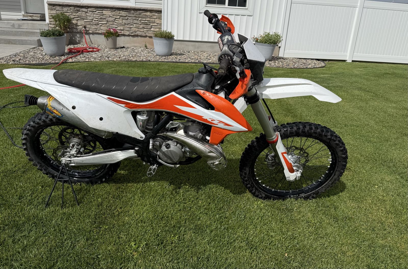 Main image 3