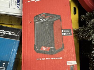 Milwaukee M12 12-Volt Lithium-Ion Cordless Radio