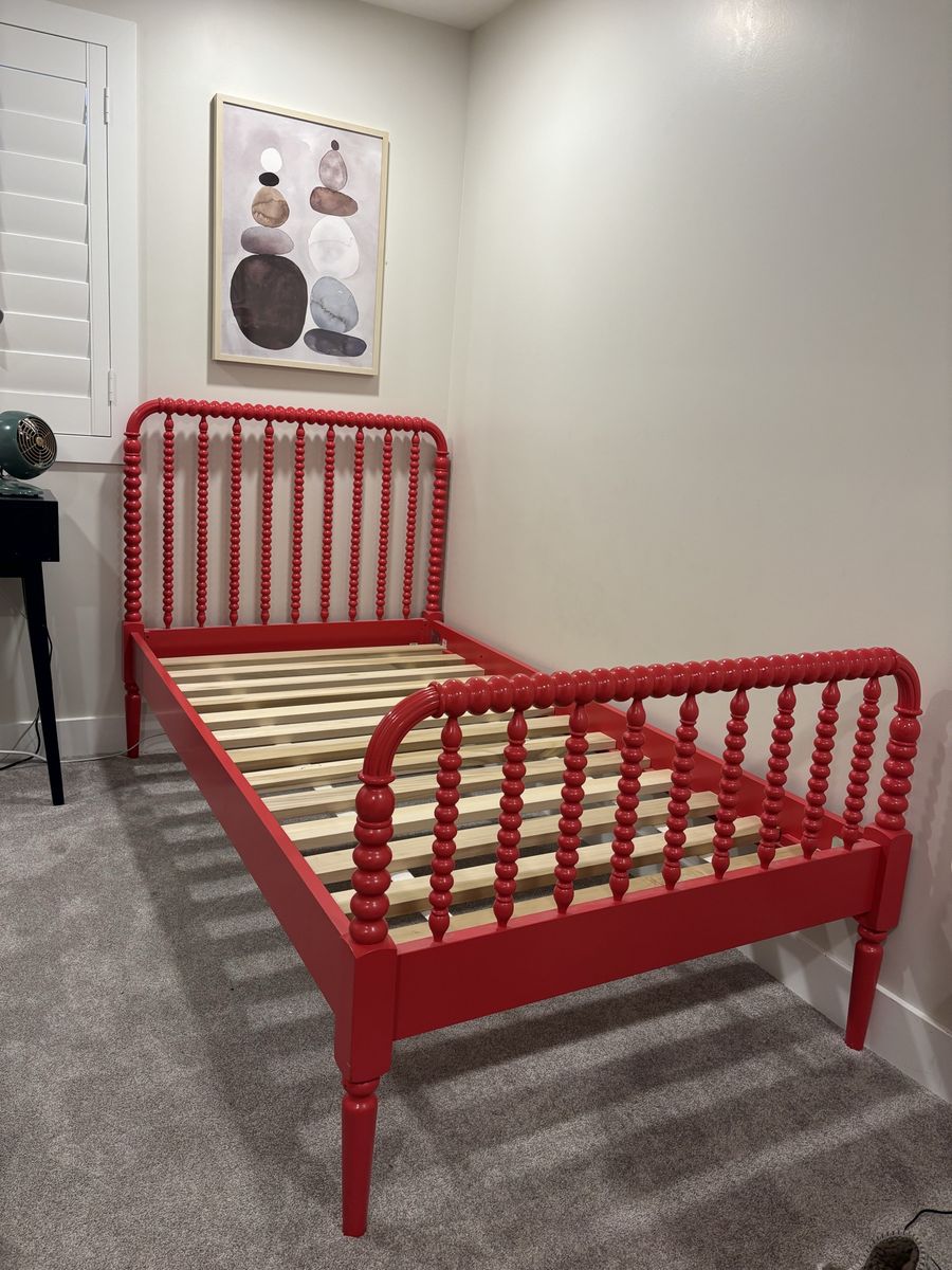 Twin Crate and barrel spindle / Jenny Lind bed frame