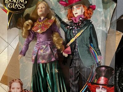 Disney Alice And Mad Hatter Collector Doll Set